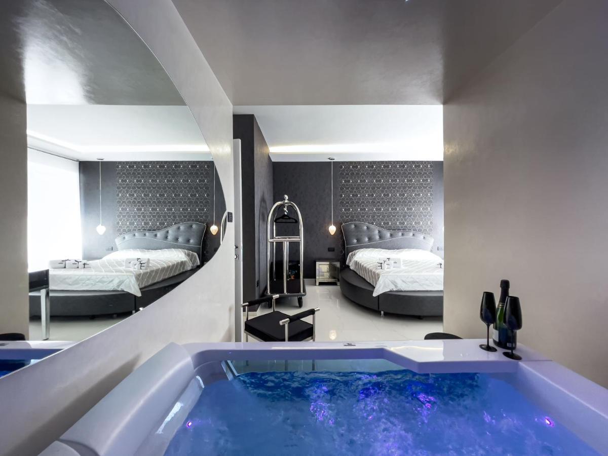Distinto Suite & Rooms Lecce Ngoại thất bức ảnh