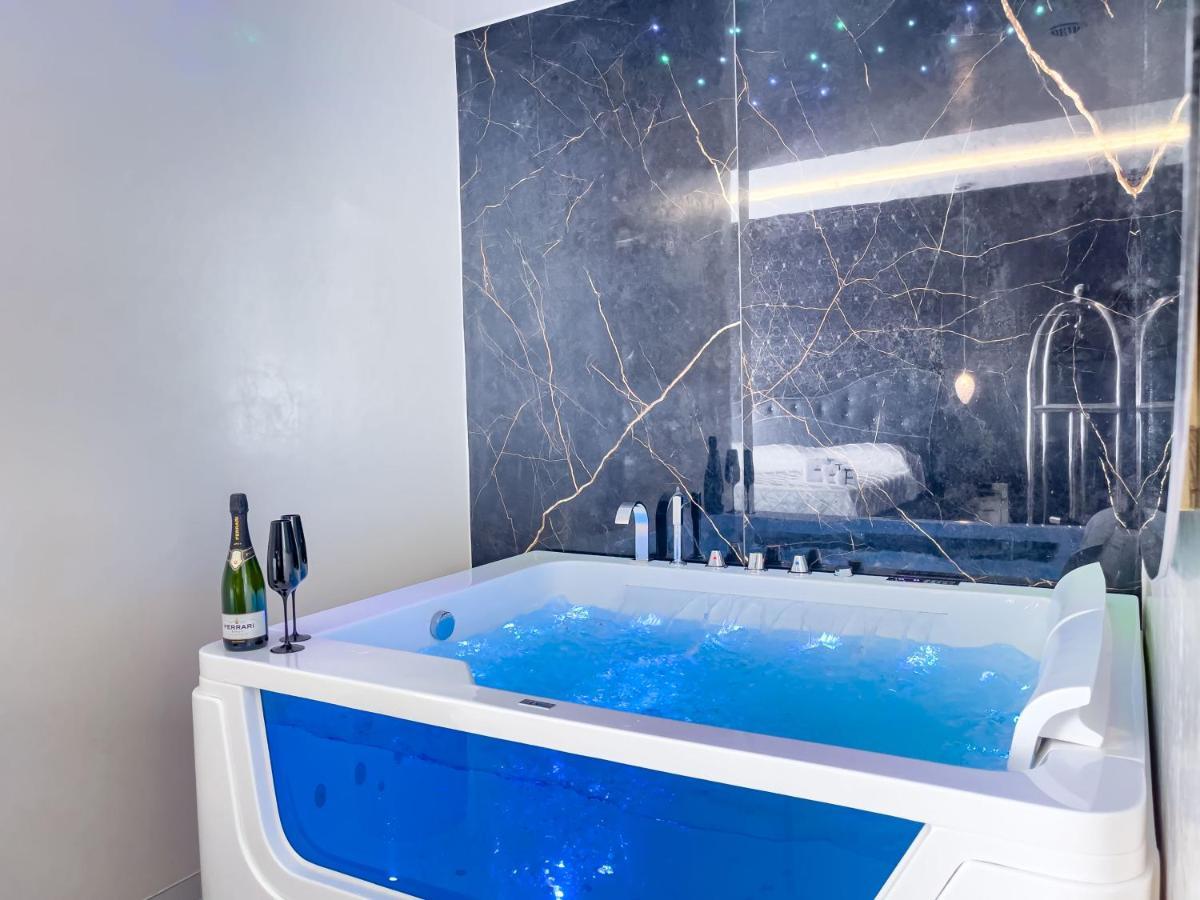 Distinto Suite & Rooms Lecce Ngoại thất bức ảnh